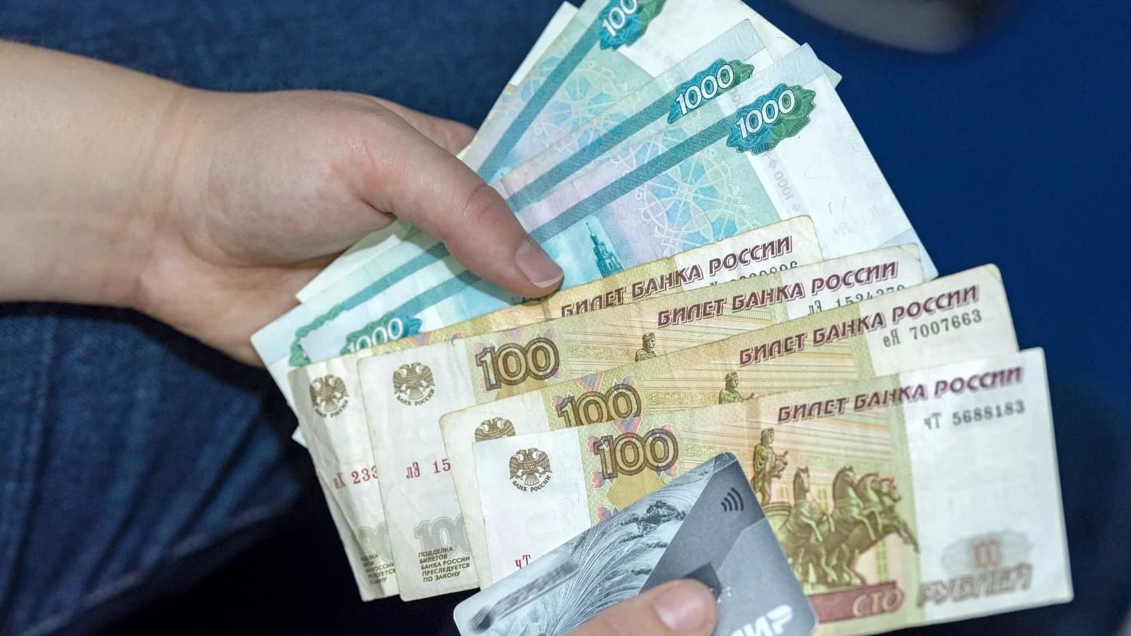 Жителя Красноселькупа оштрафовали за покупки за чужой счет