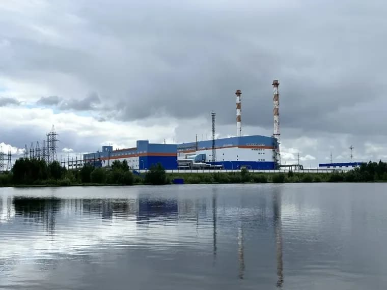 Озеро у парогазовой электростанции в Ноябрьске