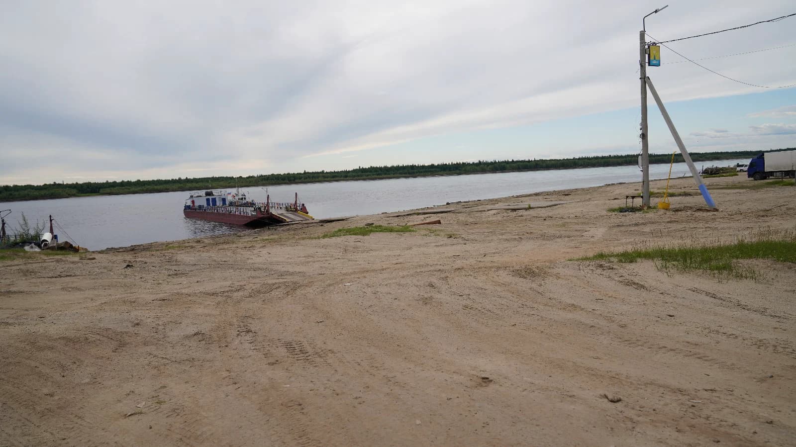 Берег реки Таз после очистки