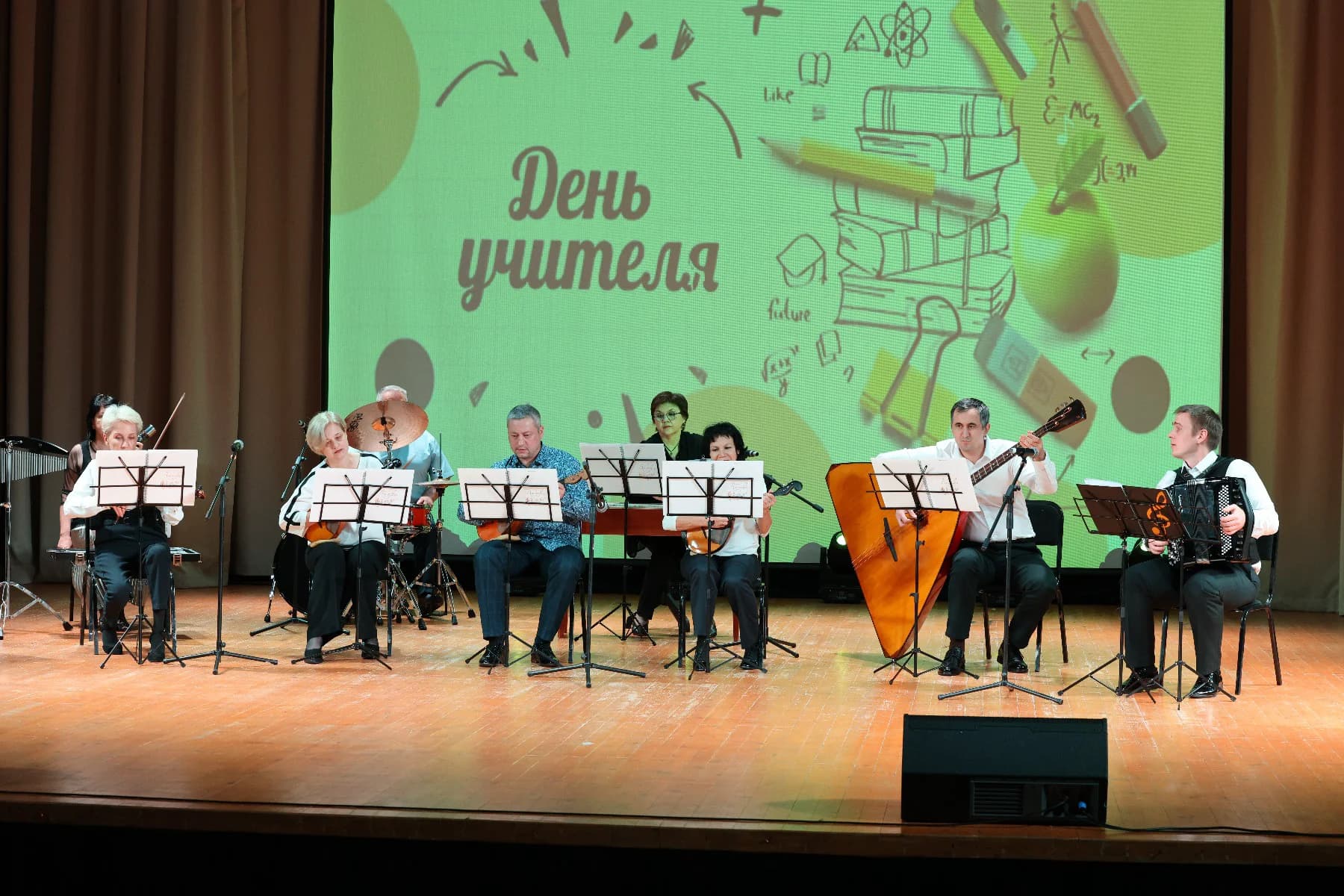На концерте выступил ансамбль преподавателей детской школы искусств