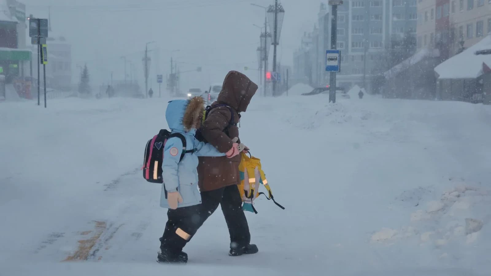 Ветер крепчает: в Красноселькупе дома останутся ученики второй смены