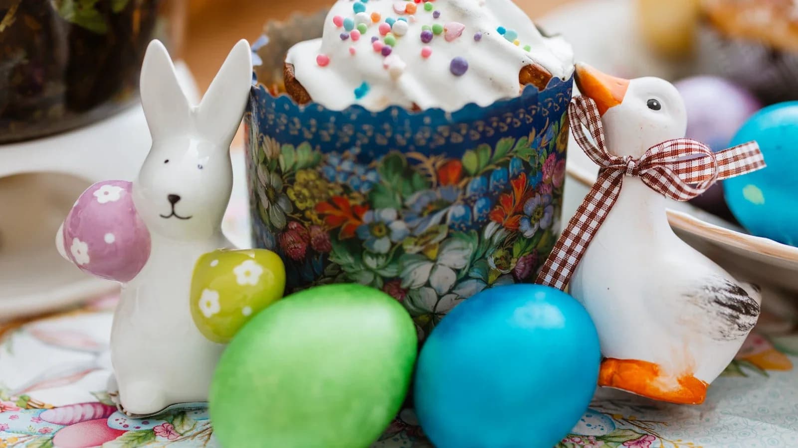 Каркаде, шелк и тай-дай: топ-6 оригинальных способов покраски яиц на Пасху