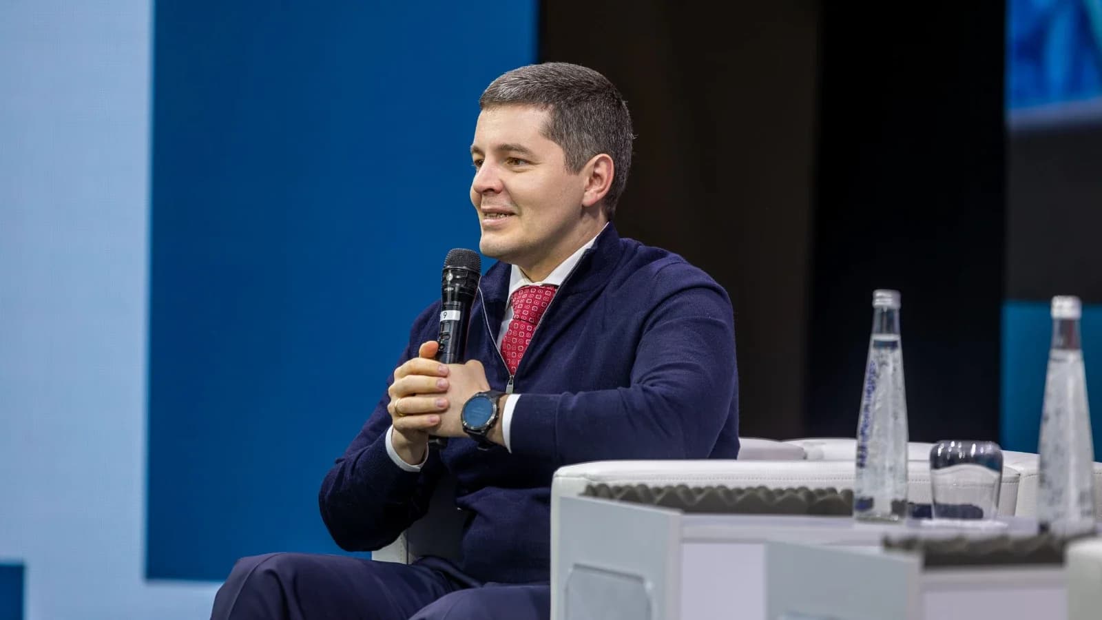 В формате диалога: Дмитрий Артюхов встретился с активистами Движения Первых