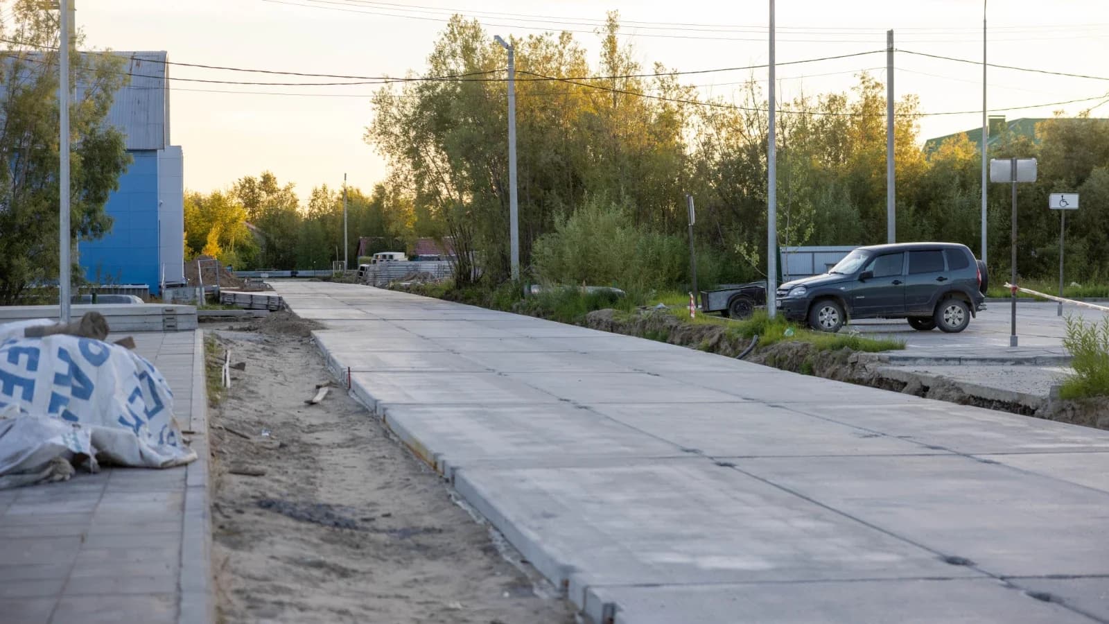 На улице Огнеборцев в Красноселькупе заменили дорожные плиты